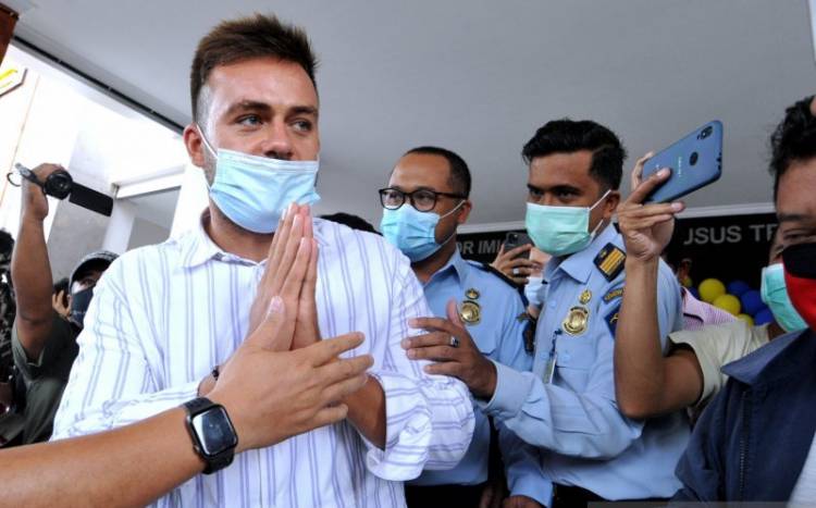 Gelar Party Tanpa Jaga Jarak , Bule Sergei Kosenko Asal Rusia Dideportasi dari Bali