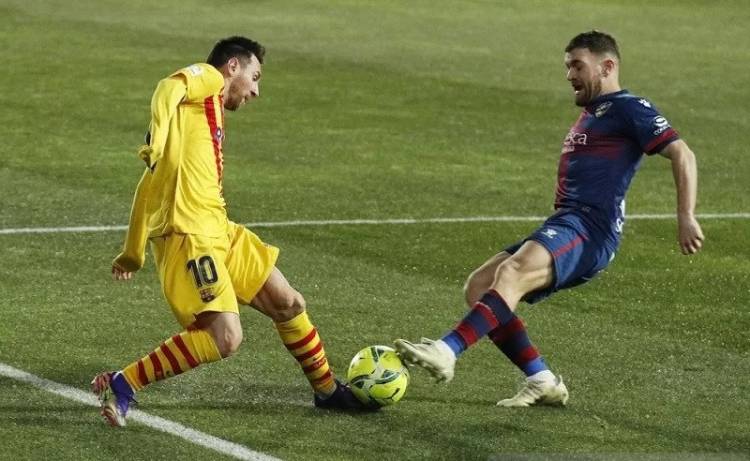 Barcelona Tundukkan Huesca Saat Messi Capai 500 Laga Liga Spanyol