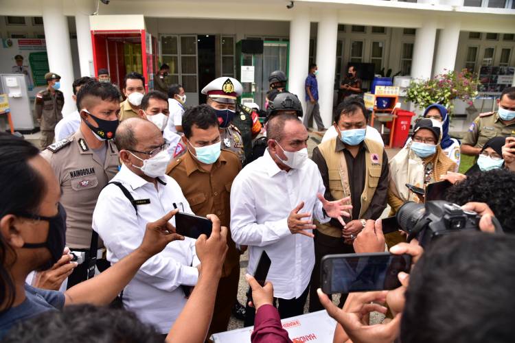 Buktikan Aman, Gubernur Edy Kembali Tegaskan Dirinya Orang Pertama Divaksin