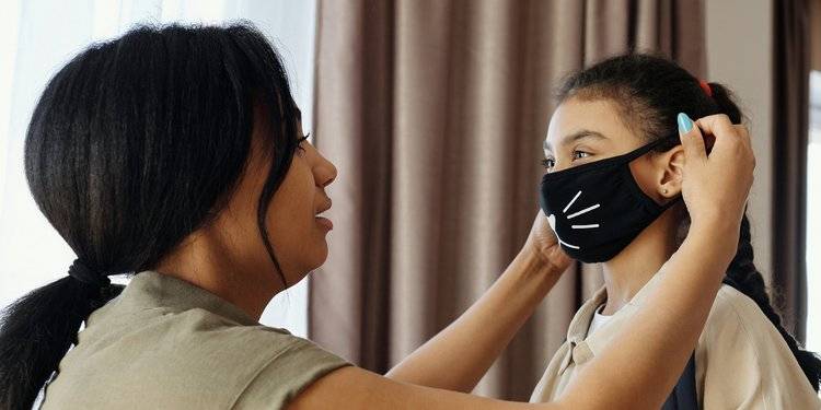 Bermasker Bisa Tingkatkan Kesehatan Mental