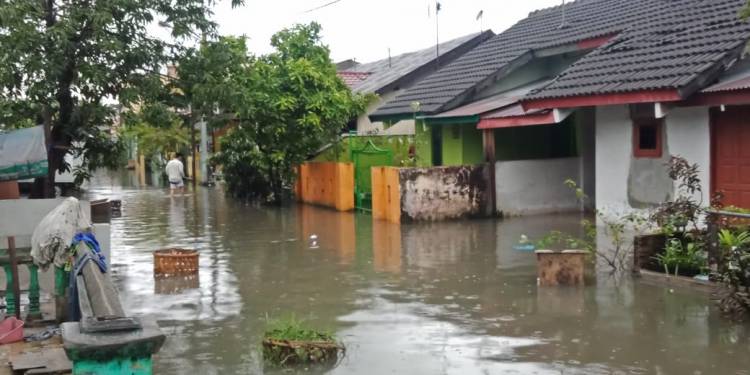 Hari Kedua, Banjir di Perumnas Griya Martubung Belum Surut