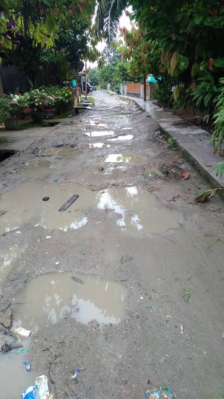 Jalan Purnawirawan Kisaran Timur Memprihatinkan