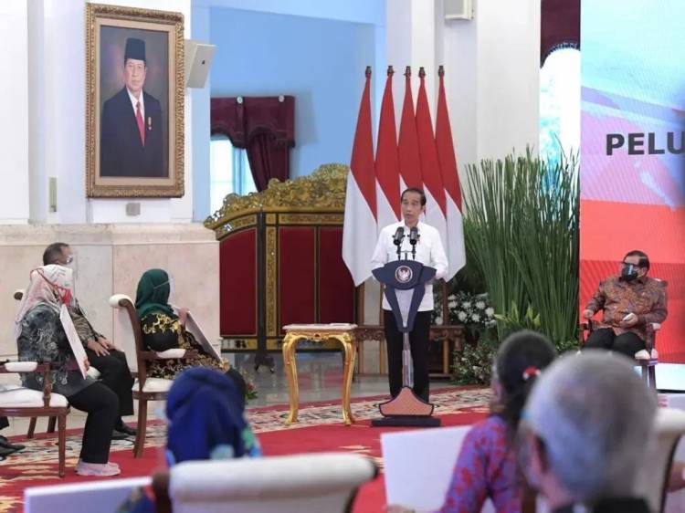Luncurkan Bantuan Tunai 2021, Jokowi: Jangan Beli Rokok !