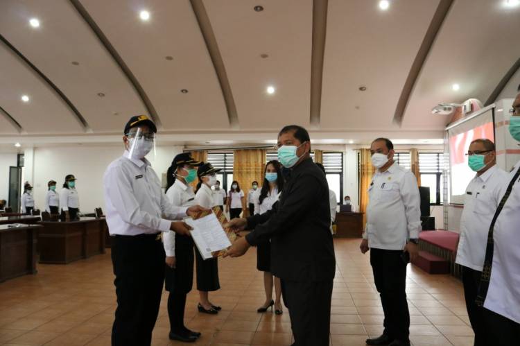 Bupati Karo Serahkan SK CPNS Tahun 2019