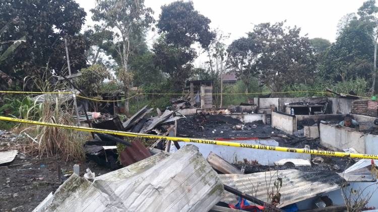 Dua Rumah Terbakar di Tarutung