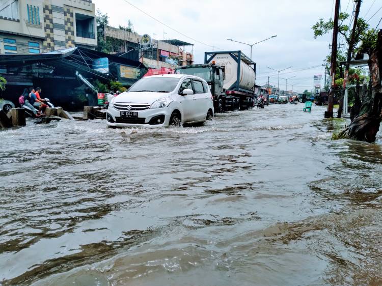 Diguyur Hujan Deras, Medan Labuhan dan Marelan Terendam Banjir