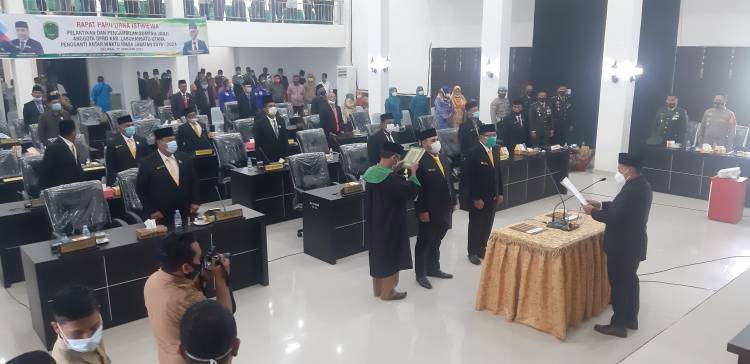 M Nuh dan H Apif Dilantik Jadi Anggota DPRD Labura PAW