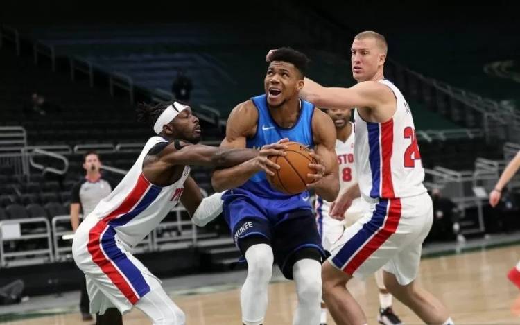 Giannis Antetokounmpo Pimpin Bucks Lewati Pistons