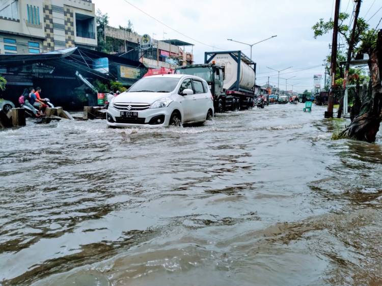 Diguyur Hujan Deras, Medan Labuhan dan Marelan Terendam Banjir