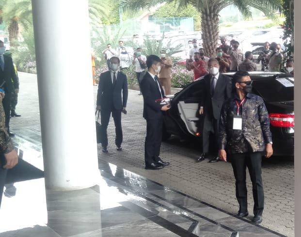 Menteri RRT Tiba di Niagara Hotel Disambut Menkomarvest Luhut Binsar Pandjaitan