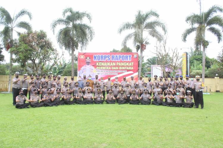 Pimpin Apel Kenaikan Pangkat, Kapolres Sergai Harapkan Personel Tingkatkan Kinerja