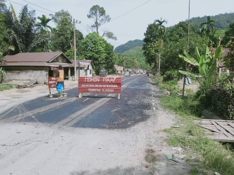 PLTU Labuan Angin Uji Coba Limbah untuk Pengaspalan Jalan di Tapteng