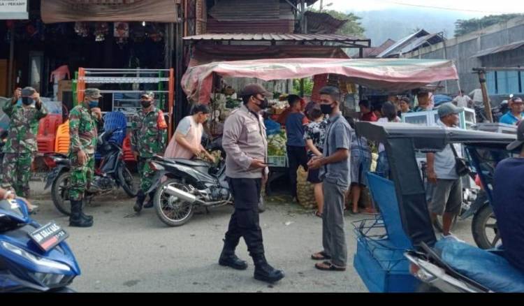 TNI-Polri Tertibkan Prokes di Pasar Tradisional Agara