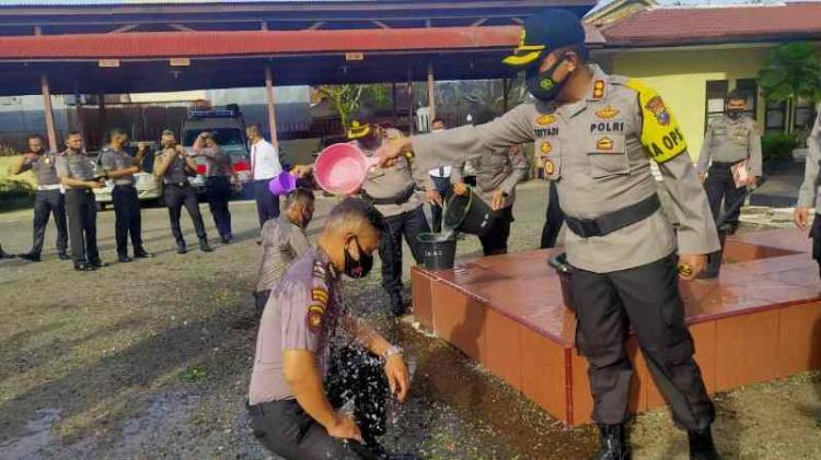 Kapolres Sibolga Pimpin Upacara Kenaikan Pangkat Personel