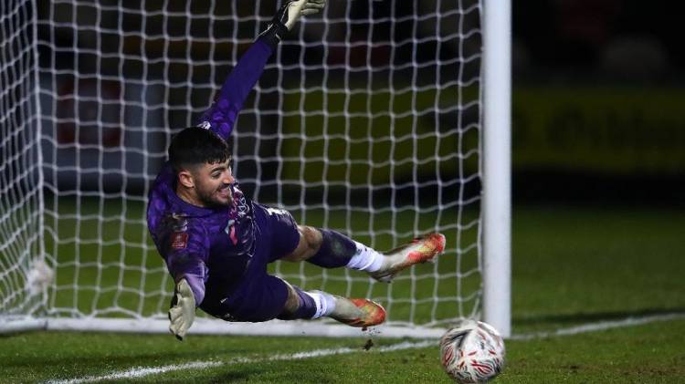 Kiper Tim Divisi Empat Inggris Ini Bikin Gol Terjauh di Dunia