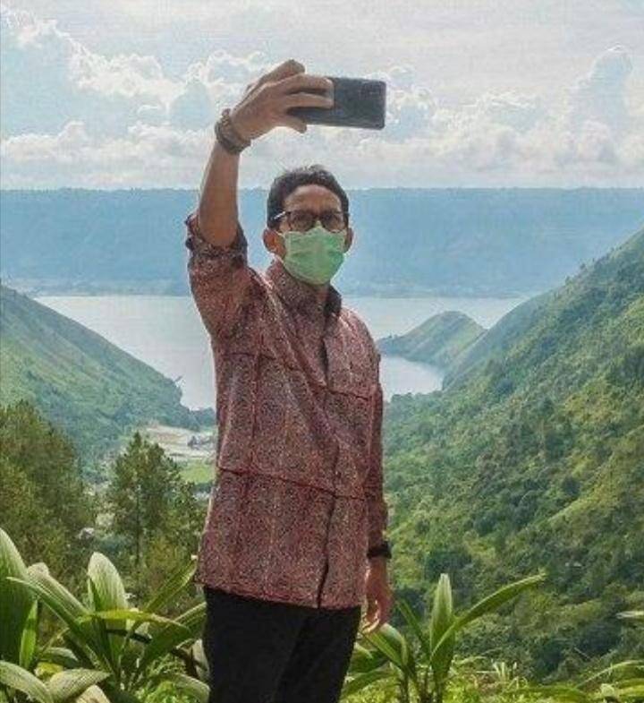 Kunjungan Kerja Menparekraf Sandiaga Uno ke Danau Toba Direspon Beragam