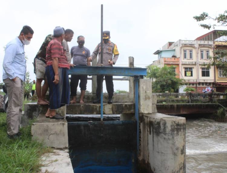 Kapolres Sergai Cek Ruang Tahanan Polsek Perbaungan dan Bendungan Sungai Baungan