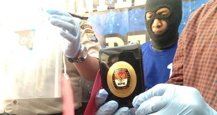 Pria Ngaku Anggota KPK, Kerjanya Jual Mobil Rampasan Debt Collector