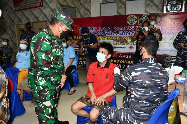 Lantamal I Gelar Serbuan Vaksinasi Covid-19 di Rutan Labuhan Deli