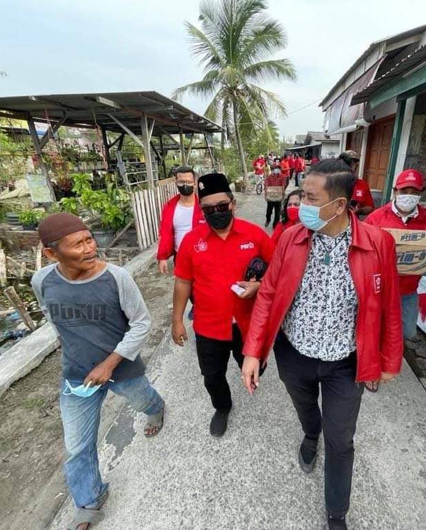 Banyak Warga Abai Prokes Covid-19 saat Serbuan Rice Box Solidaritas di Medan
