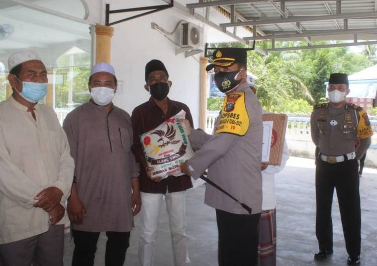 Jumat Barokah di Jamiul Hidayah Telukmengkudu, Kapolres Imbau Jemaah Laporkan Kejadian yang Ganggu Kamtibmas