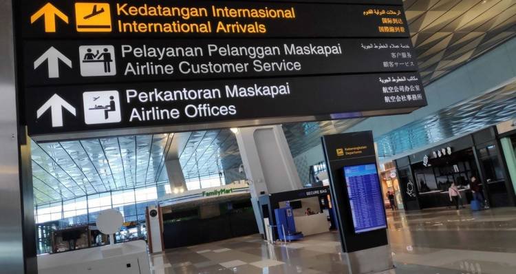 Ribuan Orang Tiba di RI Positif Covid tapi Bawa Hasil Tes Negatif