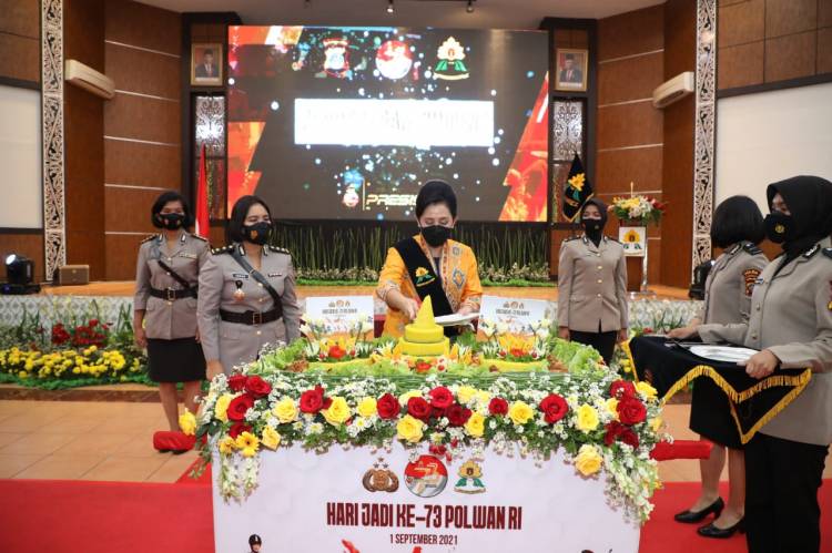Polwan Polda Sumut Syukuran Hari Jadi ke-73 Secara Sederhana
