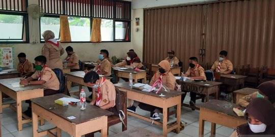 1.296 Sekolah Jadi Klaster Covid-19