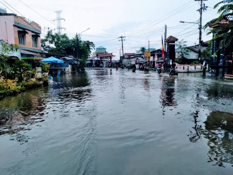 Drainase Buruk, Jalan Titi Pahlawan Marelan Terendam Banjir