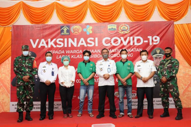 Lapas Siborongborong Bekerjasama Kodim 0210/TU Laksanakan Vaksinasi Massal untuk WBP