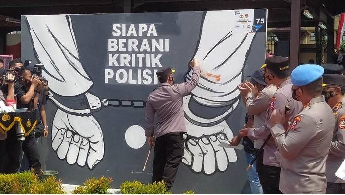 Kapolri Buka Lomba Mural Kritik Polri