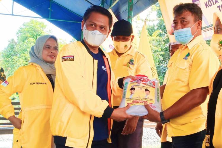 Meriahkan HUT ke-57, Golkar Tebingtinggi Bagikan Seribuan Karung Beras kepada Simpatisan