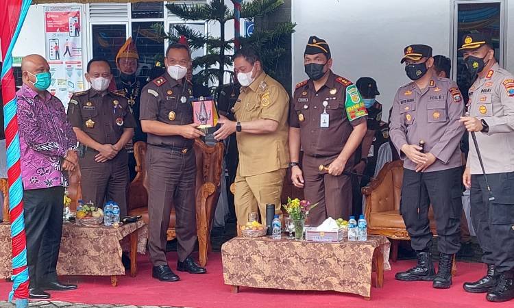 Kajati Sumut Tinjau Vaksinasi Covid-19 di Dairi