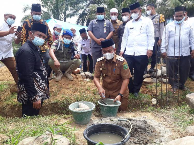 Wabup Palas Letakkan Batu Pertama Pembangunan Masjid Bilal Harun