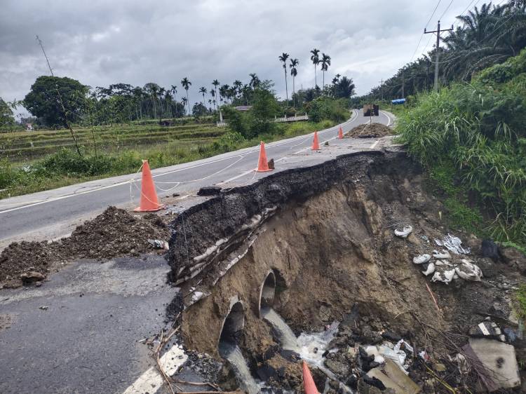 Jalan Provinsi di Pane Simalungun yang Amblas Belum Diperbaiki