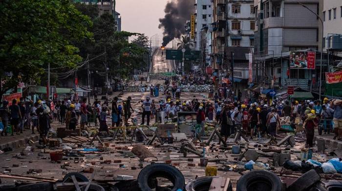 Pasukan Myanmar Gempur Kota, Puluhan Rumah Hancur