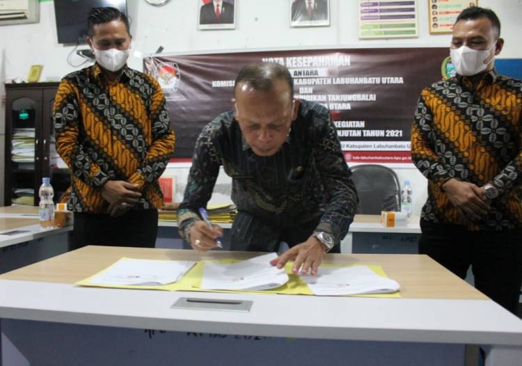 Ketua KPU Labura dan Kacabdisdik Tanjungbalai Tandatangani MoU Terkait Data Pemilih