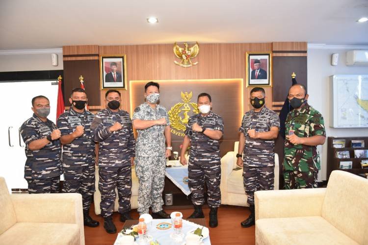 Atase Laut Singapura Kunjungi Mako Lantamal I