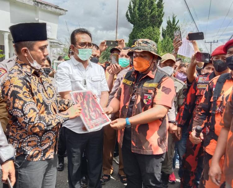 Pemuda Pancasila Simalungun Tuntut Junimart Girsang Minta Maaf