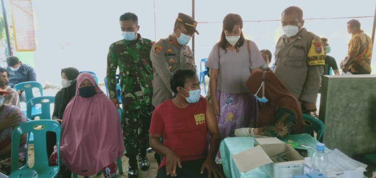 230 Warga Jalani Vaksinasi di Sirantau