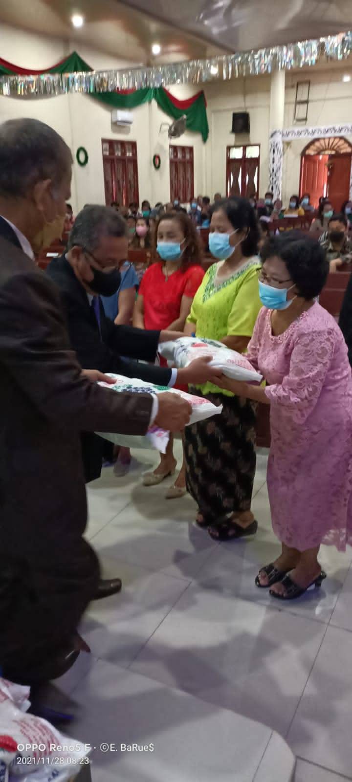 Terkena Banjir, Jemaat GKPS Tebingtinggi Terima Bantuan