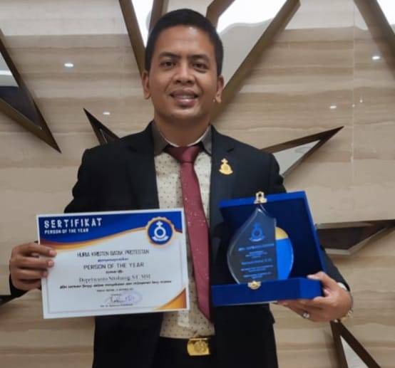 Depriwanto Sitohang Terima Penghargaan Person Of the Year HKBP 2021