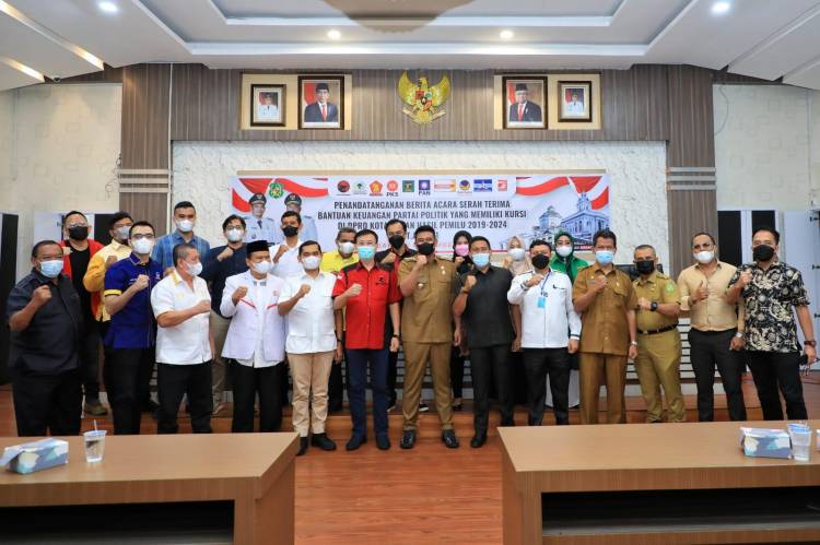 Wali Kota Medan Tandatangani Berita Acara Serah Terima Bantuan Keuangan Partai Politik