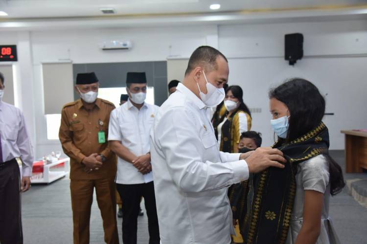 Bupati Batubara Lepas Kontingen Pesparawi Tingkat Sumut