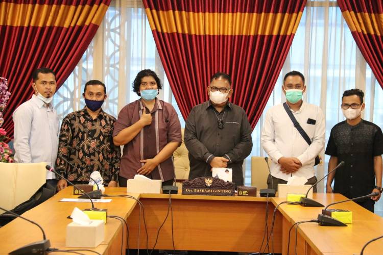 Guru Honorer Datangi  Ketua DPRD SU Keluhkan Minimnya Penerimaan Kuota PPPK