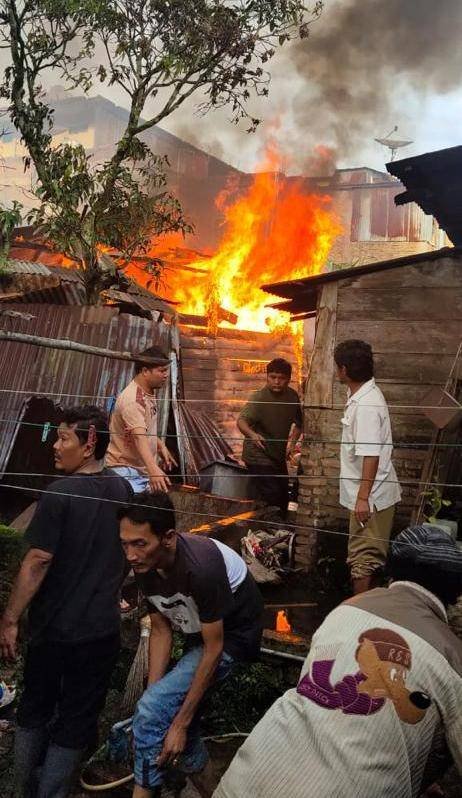 Satu Rumah dan Satu Gudang di Siborongborong Ludes Terbakar