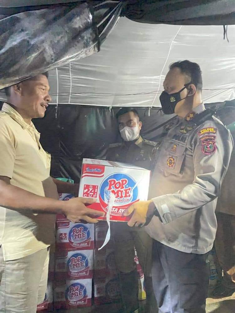 Kapolres Labuhanbatu Temui Warga Korban Banjir di Sialangtaji Labura