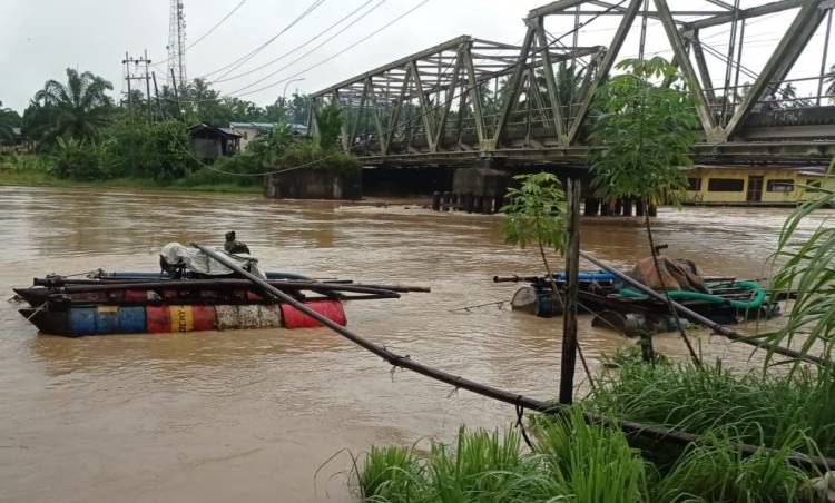 Sungai Kualuh Meluap, Air Mulai Genangi Pemukiman Warga di Guntingsaga Labura