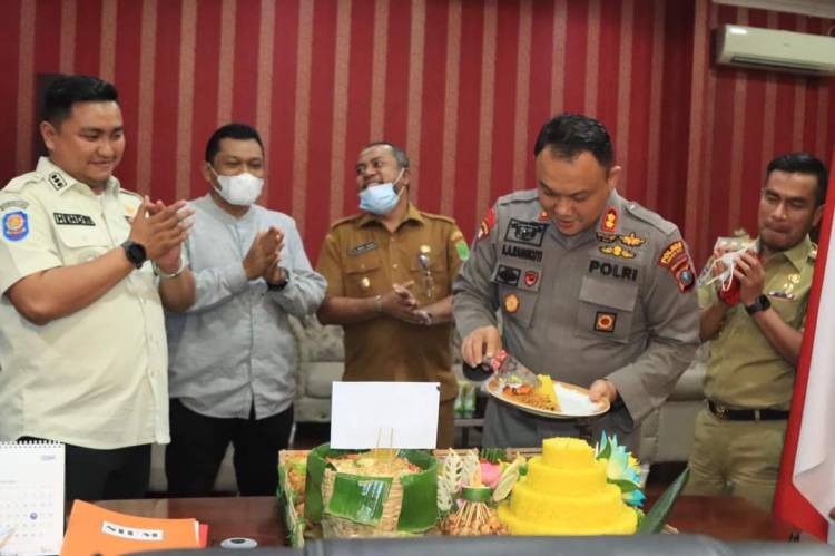 Kapolres Labuhanbatu 41 Tahun, Bupati Labura Ucapkan Selamat