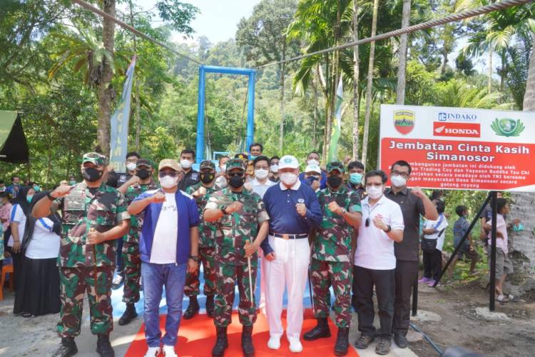Pangdam I/BB Resmikan Dua Jembatan Gantung dan Ruang Fitness di Tapteng